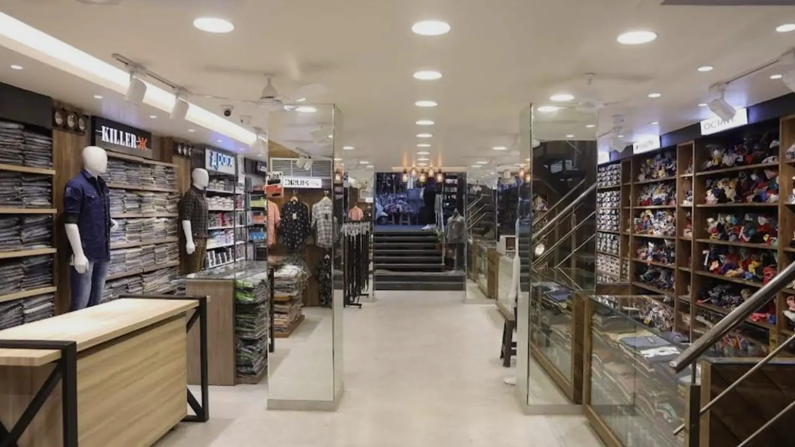 Inside Venkatesh Men's Bazar, Sitabuldi
